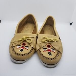 Minnetonka tan leather Thunderbird Boat Moc in Natural size 7